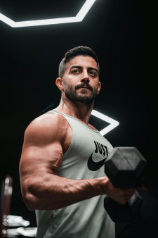 Как да правим бицепсово сгъване: правилна форма, вариации и често срещани грешки